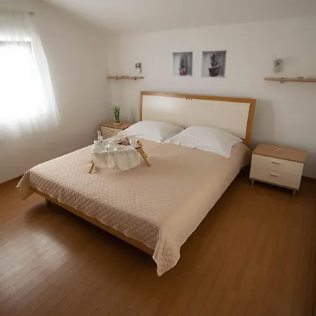 Af Apartment *